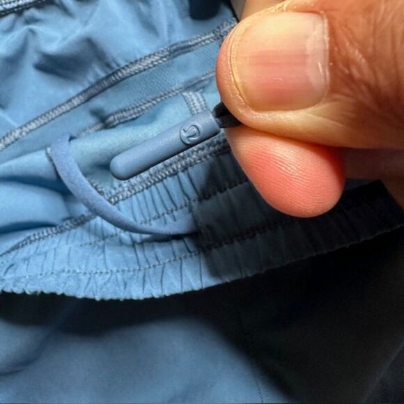 Lululemon‎ Blue Active Wear Athleisure Shorts in Size XL - Picture 5 of 7